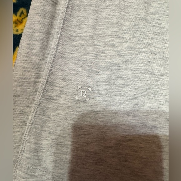 Lululemon heathered Gray Short Sleeve T-Shirt - Picture 2 of 2